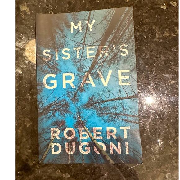 My Sisters Grave By Robert Dogoni, Tracy Crosswhite Series Book 1 - Picture 1 of 4